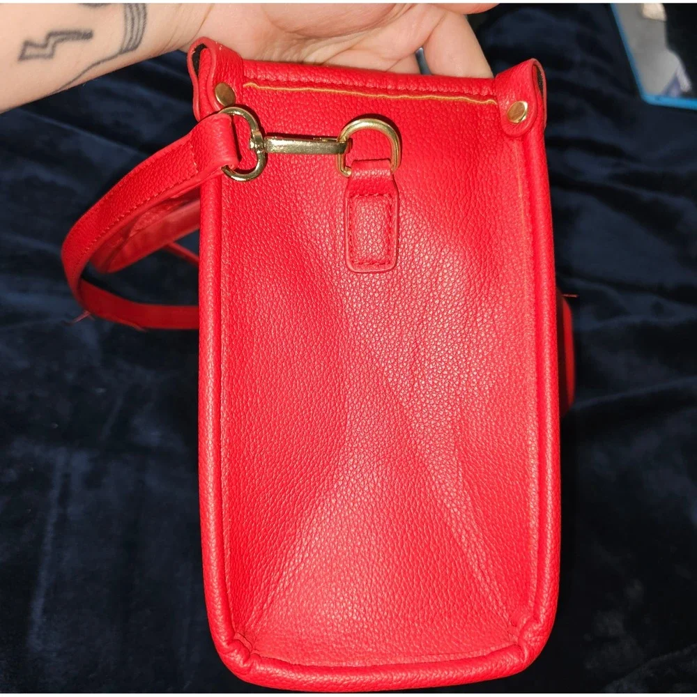 Marc Jacobs The Tote Bag Red Pebbled Leather Medium Crossbody Handbag